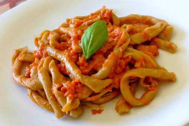 Sagne 'ncannulate with tomato sauce, typical pasta from Salento.